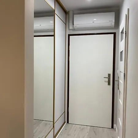 308 Planeta, 100 M Od Plazy