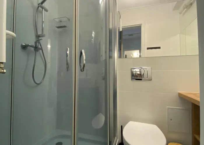 308 Planeta, 100 M Od Plazy